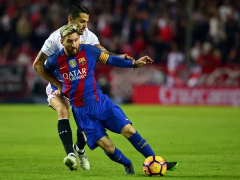 Messi lại "ám" Sevilla