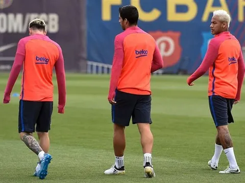 Messi, Suarez và Neymar bị 'đánh' tơi tả trên sân tập