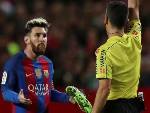 Barca kêu oan cho Messi vụ "chiếc giày rách"