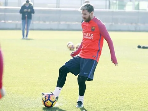 Messi tiếp tục thể hiện 'tình yêu' với Barcelona