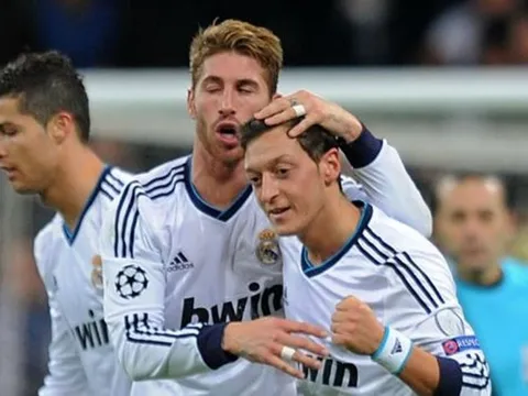 Mesut Oezil chọn ra hậu vệ xuất sắc nhất thế giới