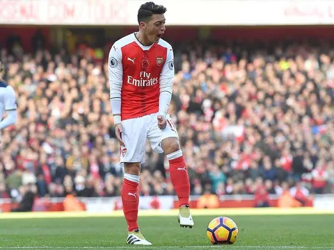 Mesut Oezil thể hiện ra sao trước Tottenham?