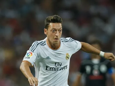 Mesut Oezil thời còn tung hoành ở Real Madrid