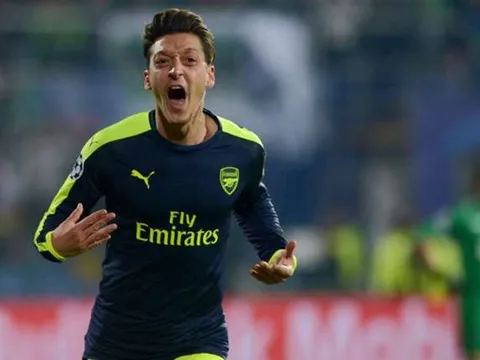 Mesut Oezil tiến sát thành tích kiến tạo của Messi và Ronaldo