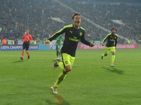 Mesut Oezil yêu Arsenal "từ cái nhìn đầu tiên"