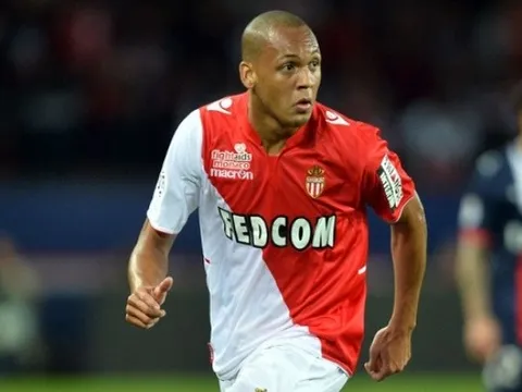 Vợ Fabinho đã thừa nhận chồng mình sẽ đến Man United?