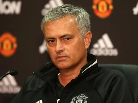 Lời cảnh báo của Mourinho dành cho Pogba