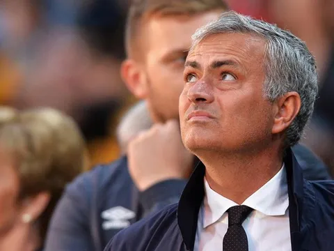 Mourinho đang học yêu lại từ đầu