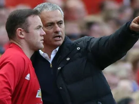 Mourinho đáp trả Everton về tương lai của Wayne Rooney