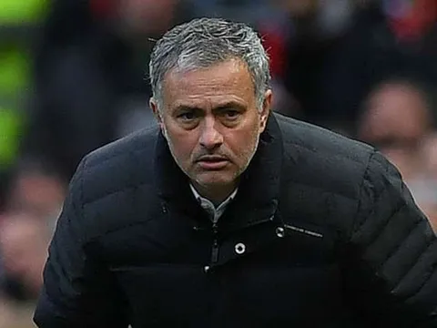 Mourinho được đối thủ đưa 'lên mây'