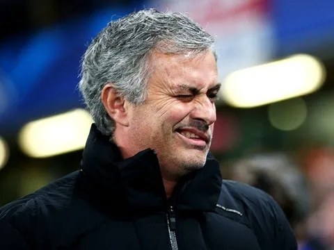 Mourinho lại "sống ảo", để lộ áo tập mới toanh của M.U
