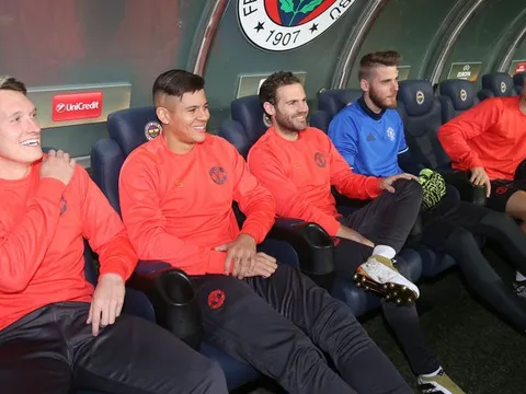 Mourinho lại tính xáo trộn bộ khung vì Phil Jones