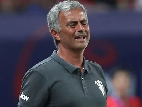 Mourinho mếu máo nhìn Dortmund tàn sát bầy Quỷ
