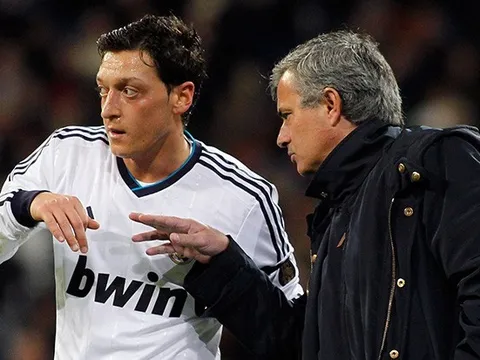 Mourinho muốn Oezil rời Arsenal, cứu lấy Man Utd