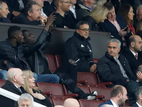 Mourinho ngăn cấm học trò chụp ảnh