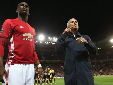 Mourinho nổi điên với trợ lý vì chỉ đạo sai Pogba