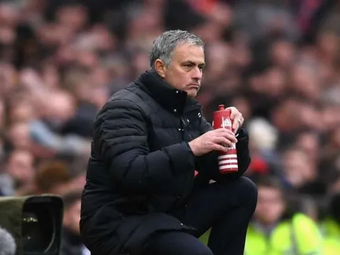 Mourinho tức tối vì M.U đánh rơi 6 điểm