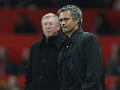 Mourinho ra tay, "nâng" quyền lực cho Sir Alex?