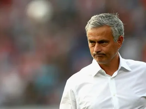 Conte kêu gọi CĐV Chelsea tiếp đãi Mourinho tử tế