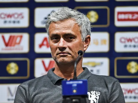 MU trước thềm mùa giải mới: Mourinho khó xử vì Rooney