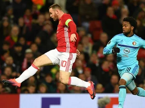 M.U đại thắng, Rooney phá kỉ lục khủng của Van Nistelrooy