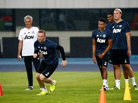 M.U, Man City nghiêm túc tập luyện trước derby Manchester