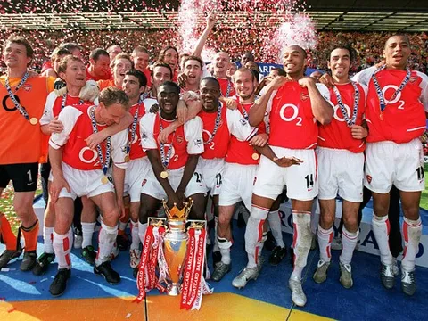 Mùa giải thần thánh 2003/04 của Arsenal