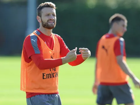 Mustafi thử tài chỉ đạo trước trận gặp Chelsea