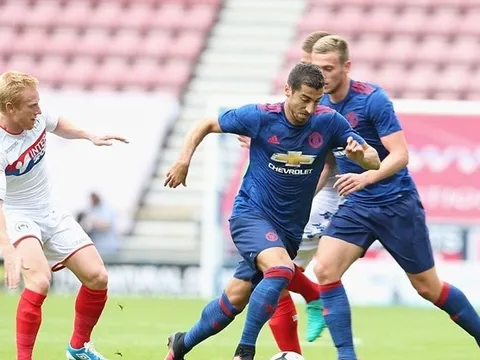 Mkhitaryan sẽ đá Rooney lên ghế dự bị