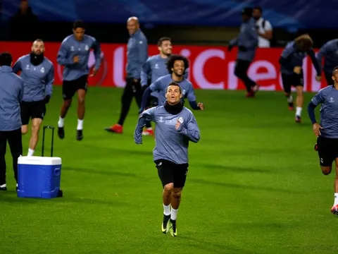 Nặng tình, nhưng Ronaldo vẫn thi đấu hết mình trước Sporting