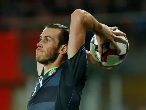 Ném biên, vũ khí mới của Gareth Bale