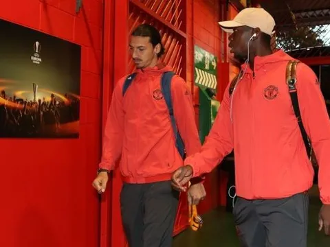Neville chỉ cho Man United cách đánh bại Liverpool