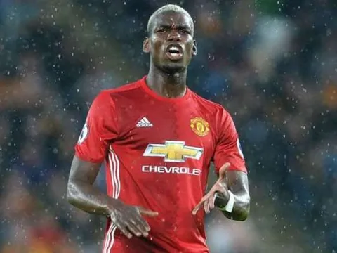 Neville chỉ trích Herrera và Pogba sau thất bại muối mặt của Man United