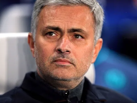 Neville lên tiếng bảo vệ Jose Mourinho và dàn sao Man United