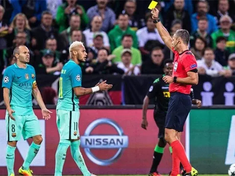 Neymar 'lăng mạ' trọng tài thế nào trong tình huống nhận thẻ vàng?