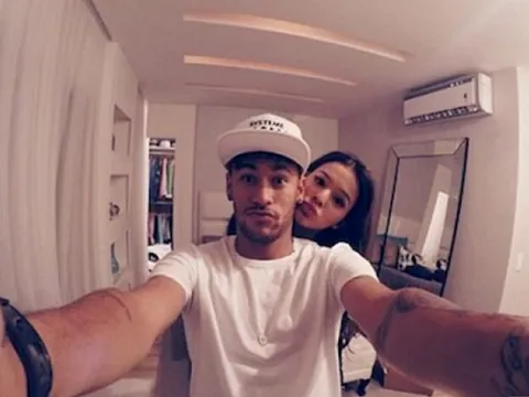 Neymar 'tái hợp' với bạn gái cũ