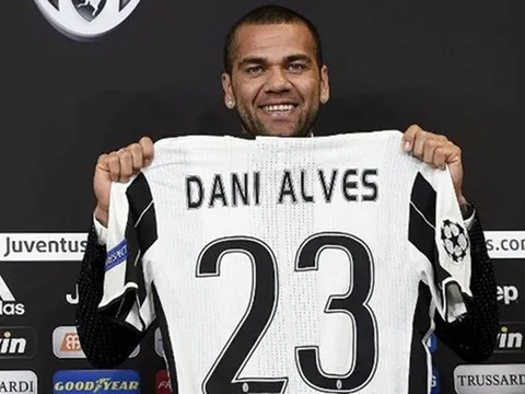 Ngạc nhiên với lý do Alves chọn áo số 23 tại Juve
