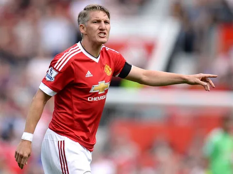 Ngán ngẩm, M.U bán Schweinsteiger với giá "rẻ như cho"
