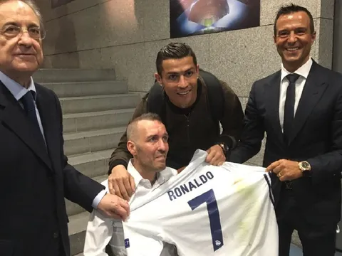 Nghĩa cử của Ronaldo với đồng nghiệp mắc bệnh hiểm nghèo