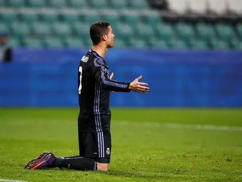 Nghịch lý bóng vàng rớt trúng Ronaldo