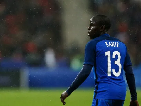 N'Golo Kante cày nát tuyến giữa Romania