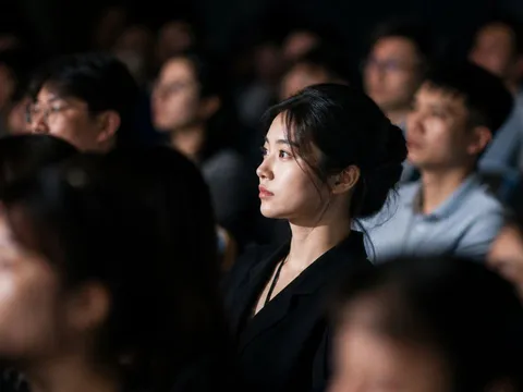 Người hay im lặng trong đám đông thường sở hữu 4 điểm mạnh đặc biệt, càng tiếp xúc càng nể