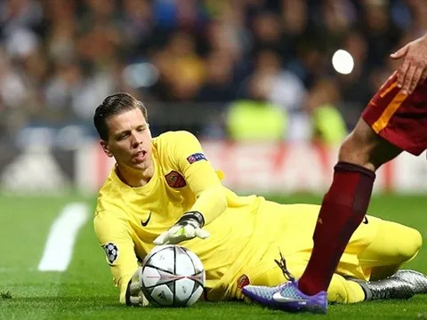 "Người thừa" Szczesny lại nói KHÔNG với Arsenal