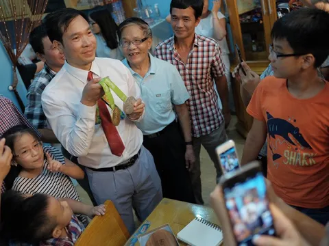 Nhà vô địch Olympic Hoàng Xuân Vinh rinh vàng về nhà