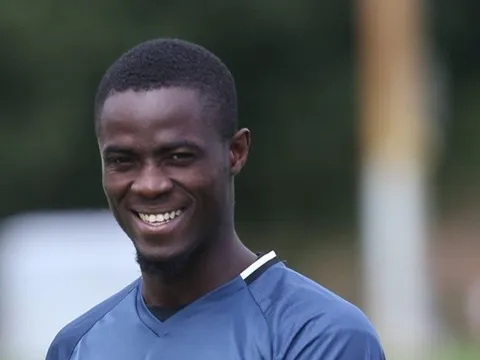 Nhờ Drogba, M.U mới sở hữu "đá tảng" ở hàng thủ