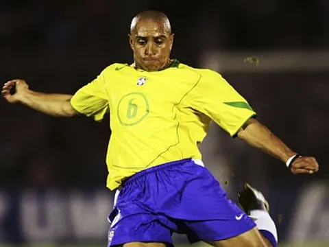 Những bàn thắng kinh điển của Roberto Carlos
