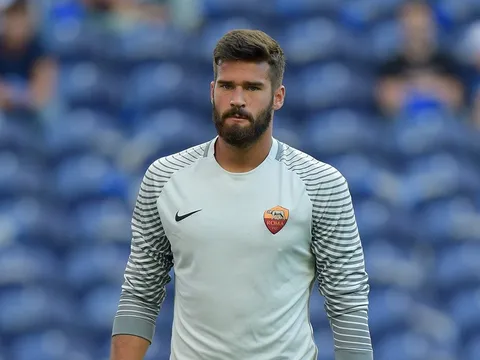 Những pha cản phá như một vị thần của Alisson Becker