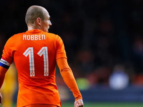 Những pha đi bóng khó lường của Arjen Robben