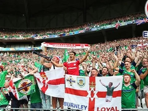 Những sắc màu rực rỡ trên khán đài EURO 2016