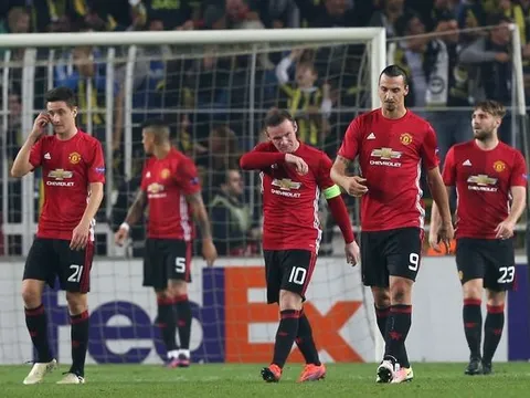 Từ thượng tầng, Manchester United đã nát bét